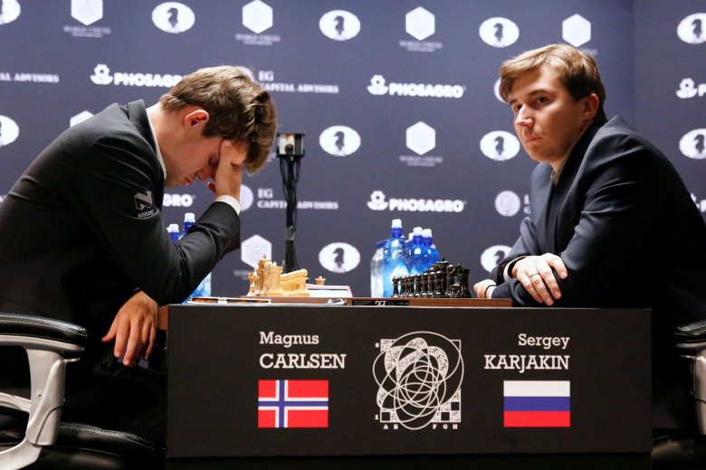 Магнус Карлсен и Сергей Карякин. Фото: Shannon Stapleton / Reuters