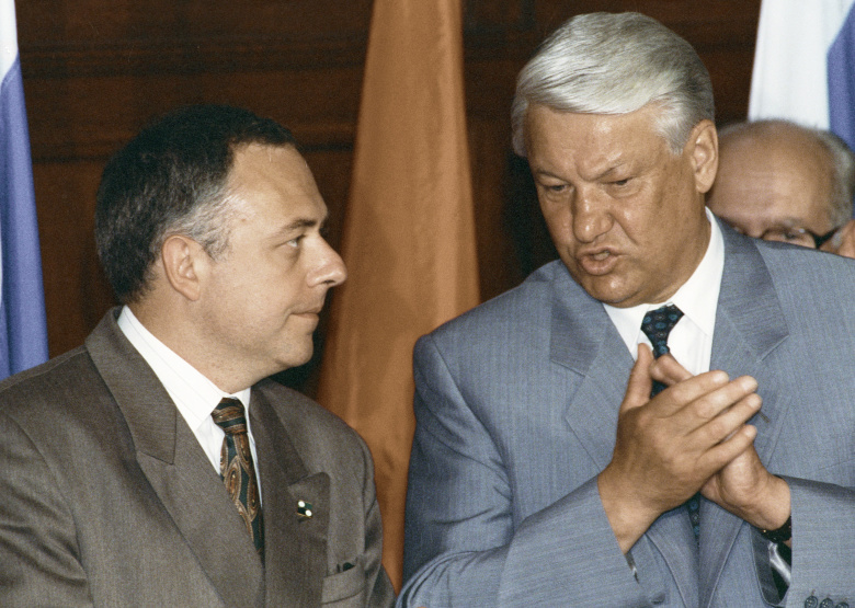 Борис Ельцин  и Андрей Козырев во время визита в Канаду, 1992 год. Фото: Юрий Абрамочкин / РИА Новости