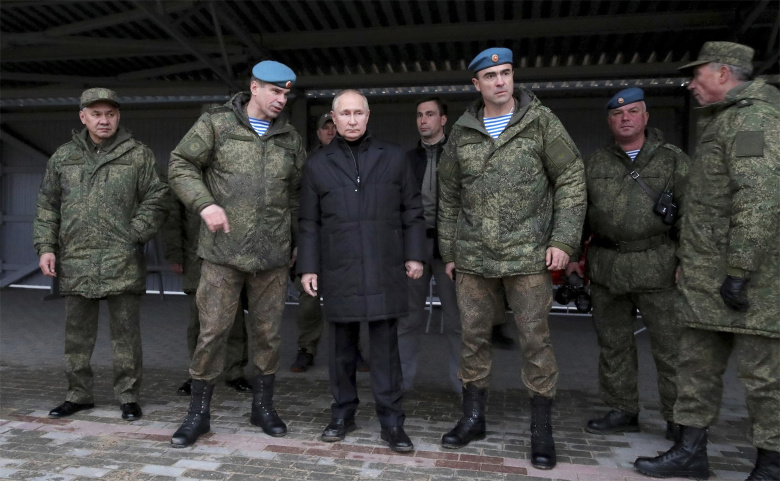 Владимир Путин во время проверки пункта обучения мобилизованных