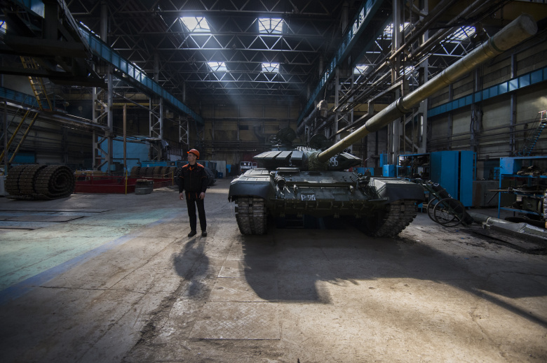 Модернизация танка Т-72 в сборочном цехе Омского завода транспортного машиностроения. Фото: Алексей Мальгавко / РИА Новости