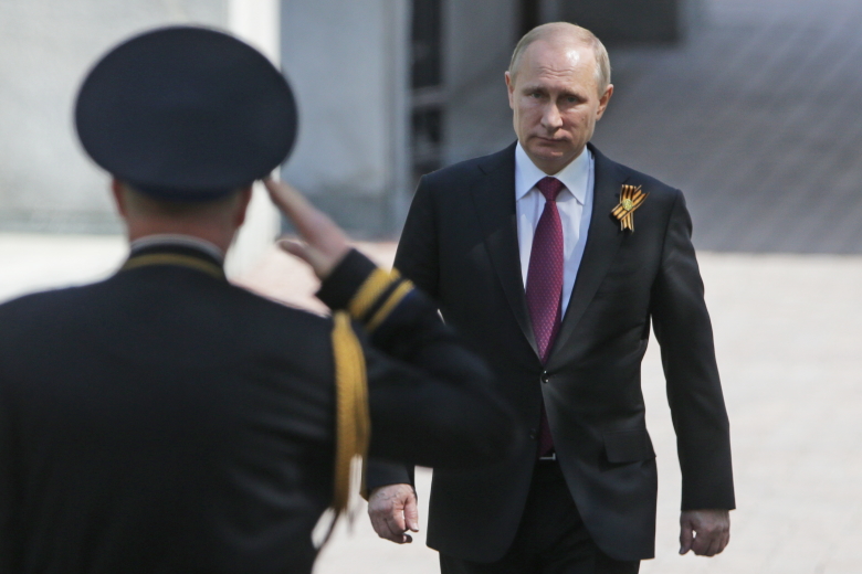 Владимир Путин перед церемонией награждения Президентского полка