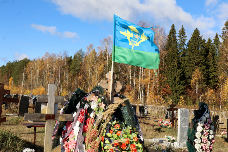 Могила российского военнослужащего, погибшего в Украине