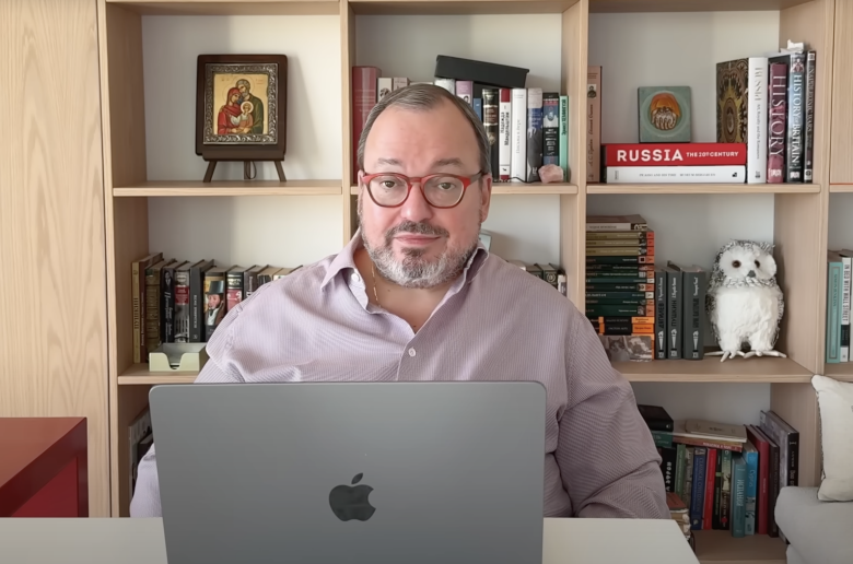 Станислав Белковский