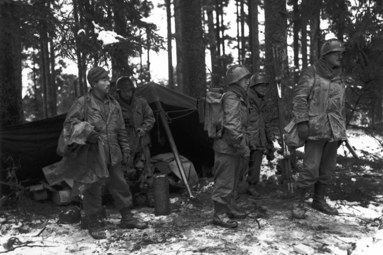 Военнослужащие 442-го пехотного полка на позициях под Сен-Дье-де-Вож. Вогезы, Франция, ноябрь 1944