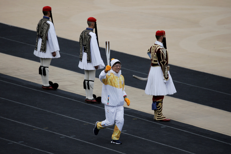 Церемония передачи Олимпийского огня Южной Корее. Фото: Alkis Konstantinidis / Reuters