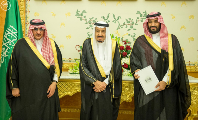Мухаммад ибн Наиф Аль Сауд, наследный принц Саудовской Аравии, Салман ибн Абдул-Азиз Аль Сауд, король Саудовской Аравии, и заместитель наследного принца Мохаммед бин Салман.