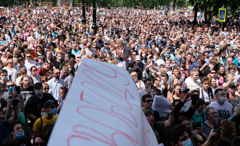 Участники митинга в поддержку губернатора Хабаровского края Сергея Фургала. Фото: Дмитрий Моргулис / ТАСС