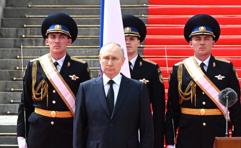 Владимир Путин во время встречи с силовиками на Соборной площади Кремля