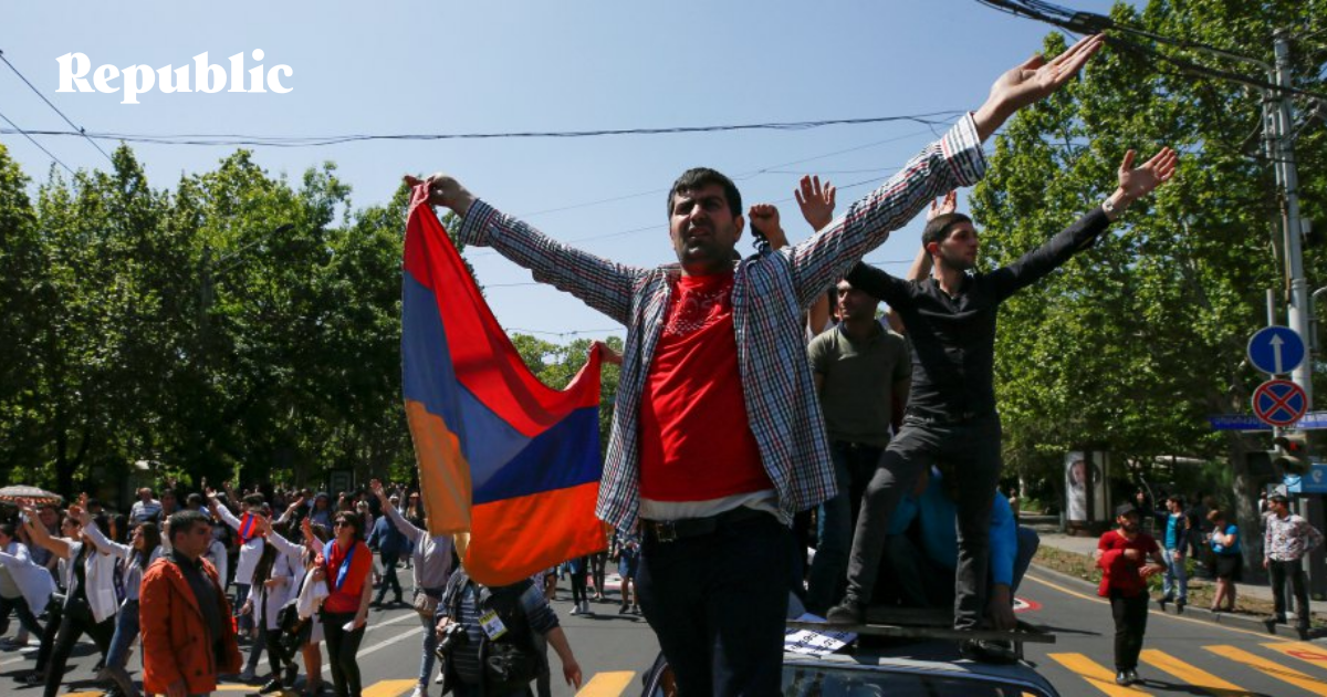 Против действующей власти. 2013 Armenian protests. Armenians protests. FC leader Yerevan. Russia Armenia Lessons.